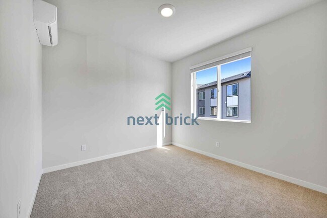 Foto del edificio - Modern Brand New 3-Bed, 3-Bath Home in the Heart of Lynnwood – Luxury Living Awaits!