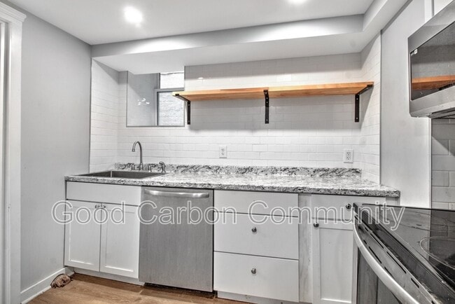 Building Photo - 2809 Main St