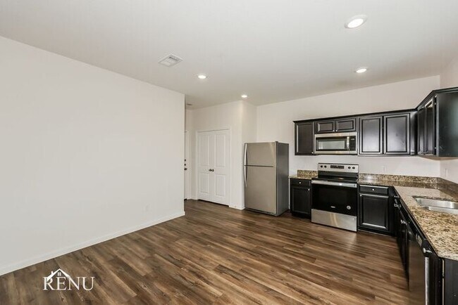 Foto del edificio - 6115 Harrah Ln
