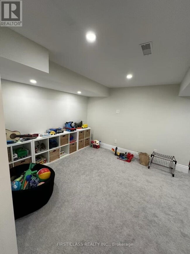 Building Photo - 3430 Hayhurst Crescent