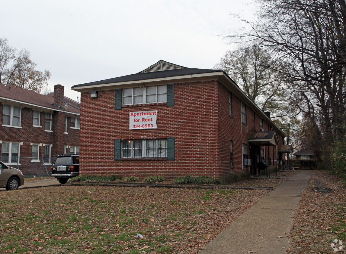 Building Photo - 1095 N Parkway