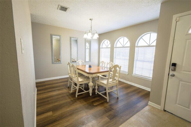 Foto del edificio - 2530 Colonial Ridge Dr