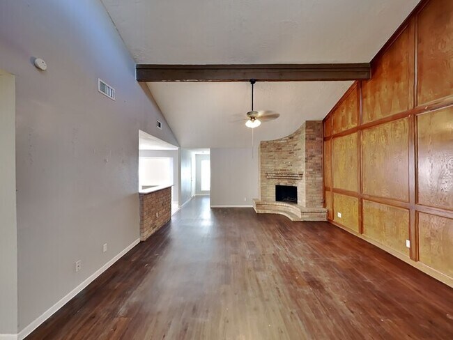 Building Photo - Welcome Home!!