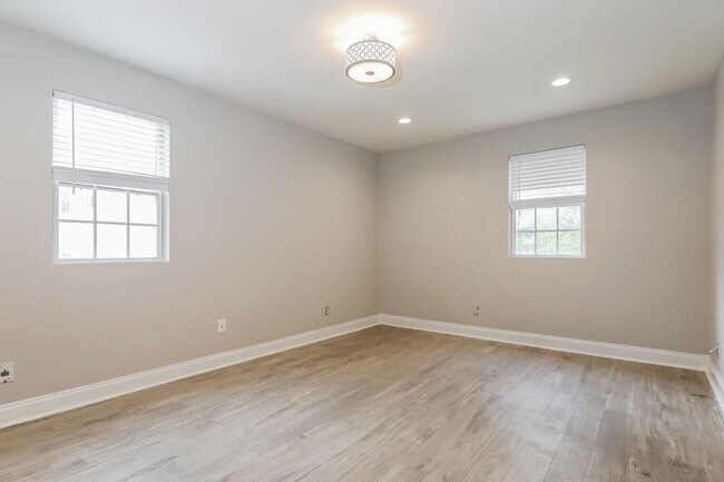 Foto del edificio - 210 Kirkwood Rd NE