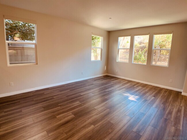 Building Photo - 851 Ballow Way