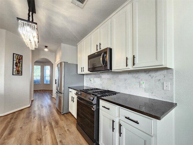 Building Photo - 21827 Sierra Long Dr