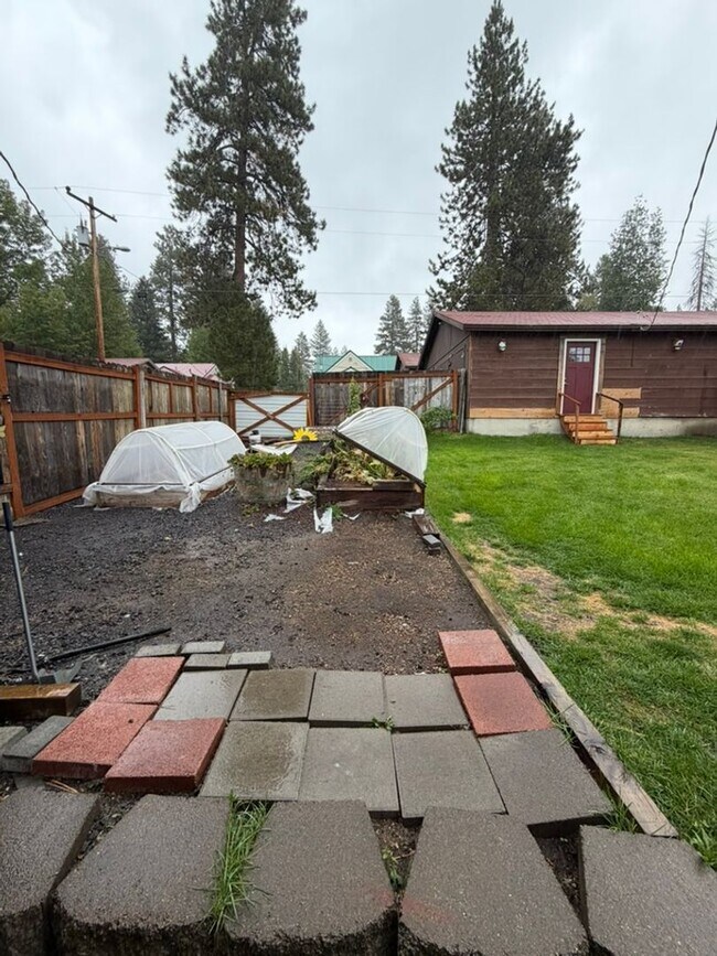 Building Photo - 138119 Manzanita Dr