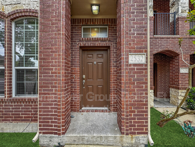 Foto del edificio - 2532 Bonnie Ln