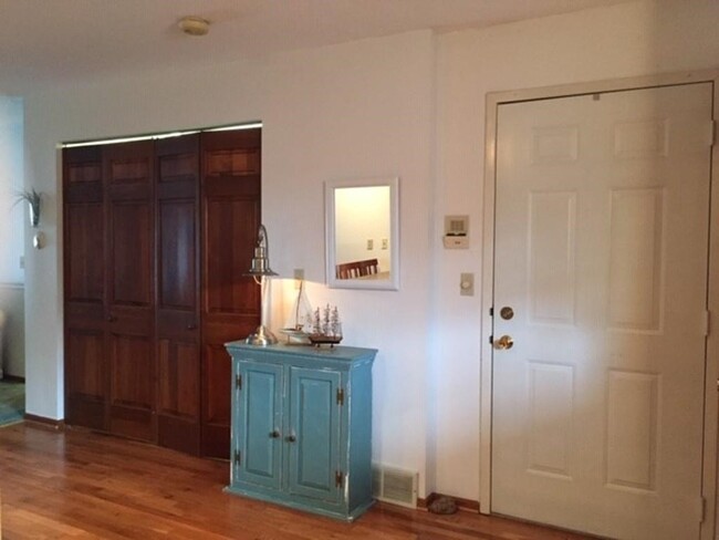 Foto del edificio - 3304 Baer Beach Rd
