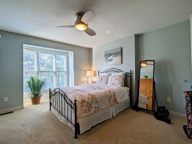 Building Photo - Hudson Downtown -  2 Bedroom Condo
