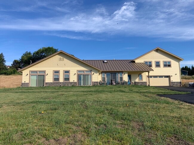 Building Photo - 40197 SW Nelson Dr