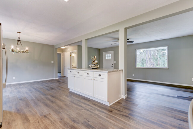 Building Photo - 1544 Whitower Dr SW