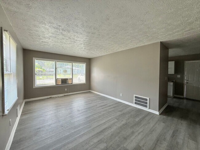 Building Photo - 3117 Hovey St