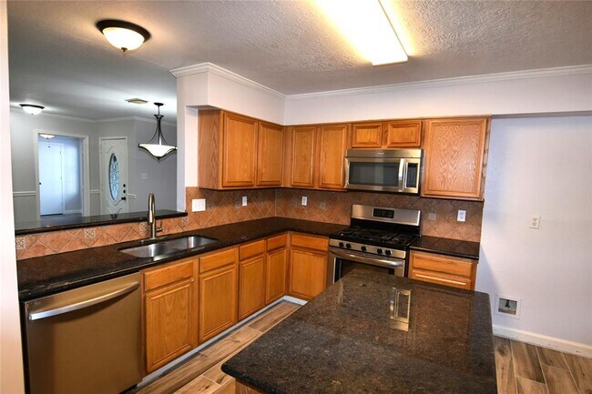 Foto del edificio - 7311 Harpers Dr