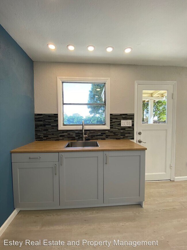 Foto del edificio - 1 br, 1 bath House - 585 East H Street