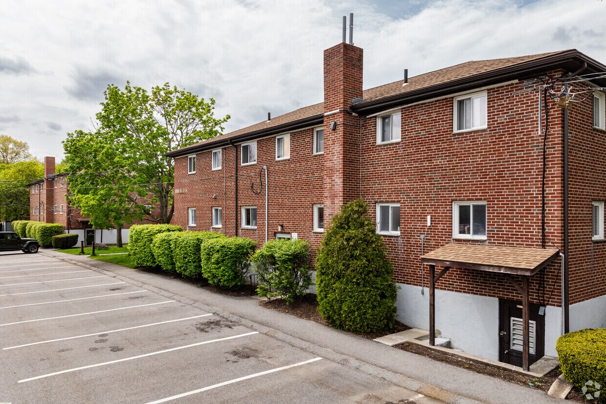 Primario - Chestnut Village Condominiums