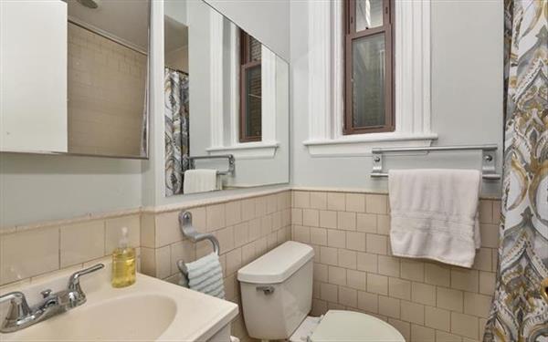 Building Photo - 1122 Hudson St