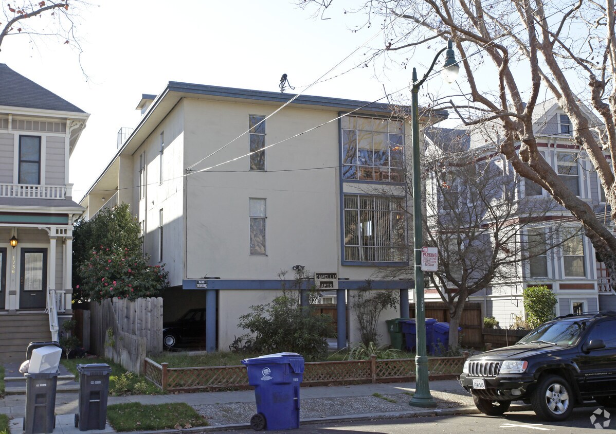 Foto del edificio - Camellia Apts