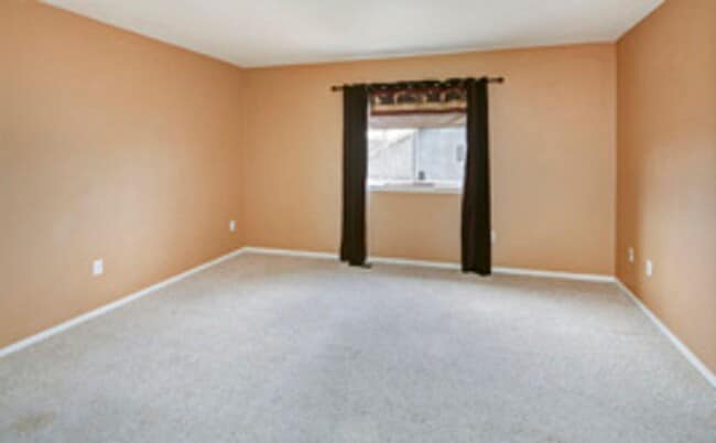 Building Photo - Spacious 4 Bedroom Home with Finished Basement, Vaulted Ceilings & Huge Fenced Yard