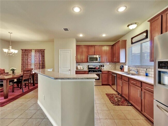Building Photo - 3 Bedroom Single Family on Golf Course