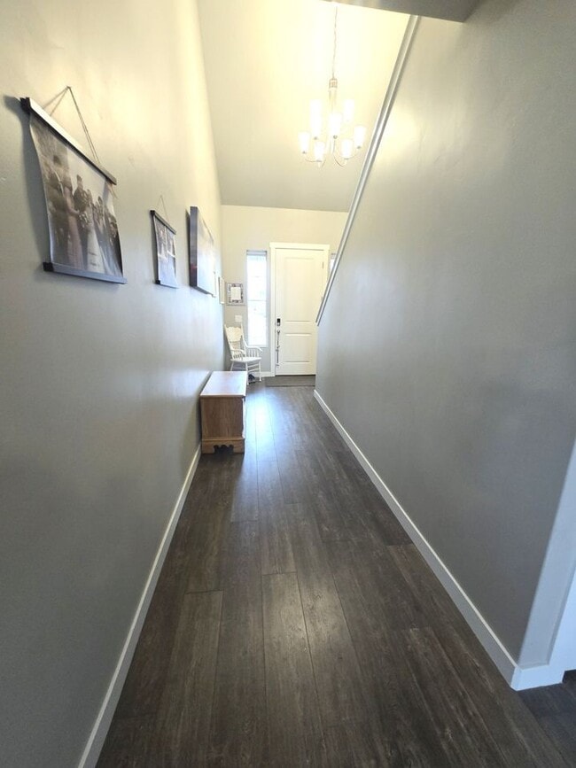 Foto del edificio - 1260 E Packard Dr