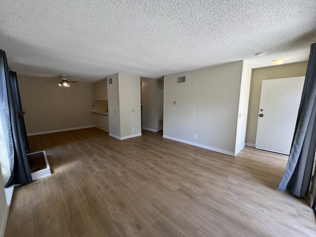 Building Photo - 28549 Conejo View Dr