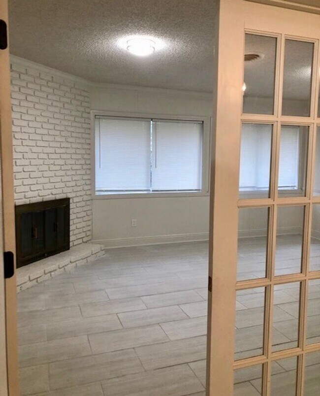 Foto del edificio - Westminster Location! I-12 at Drusilla/Ess...