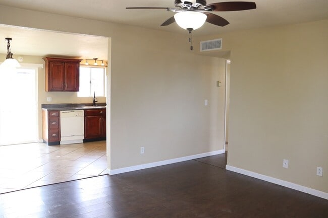 Building Photo - Great Price