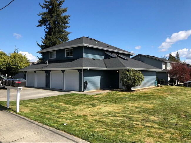 Building Photo - 12017 Alexander Rd