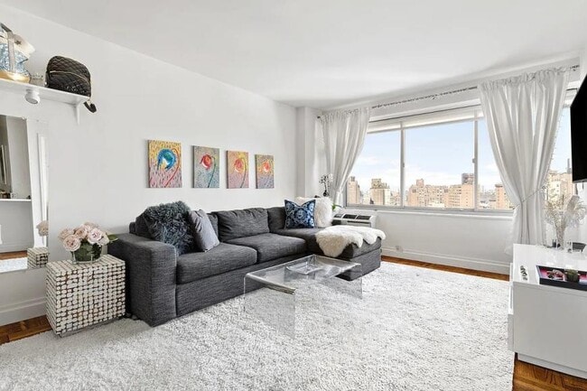 Building Photo - 2 bedroom in NEW YORK NY 10011