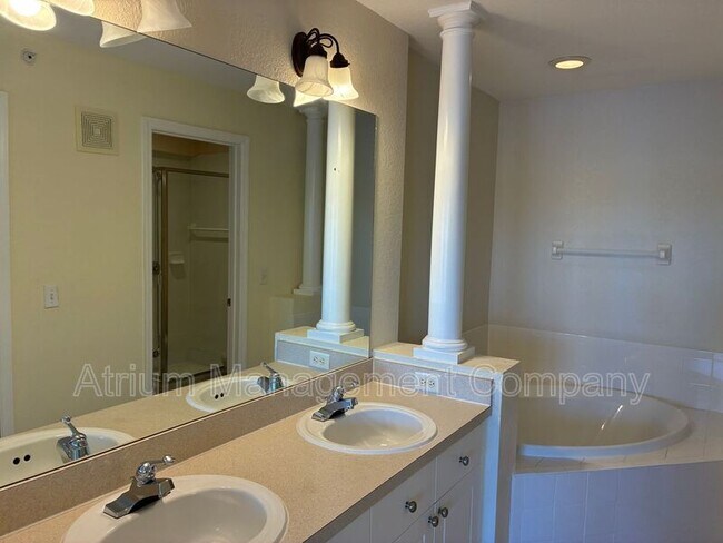 Building Photo - 2681 Emerald Lake Ct