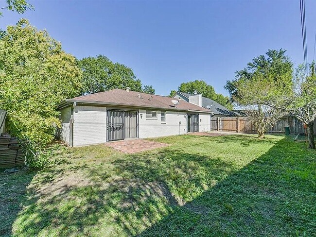 Building Photo - 22203 Fincastle Dr