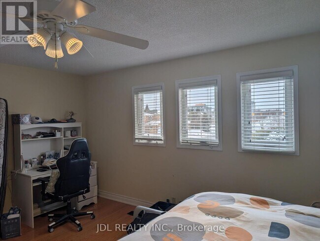 Photo du bâtiment - 73 Squire Dr