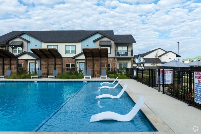 Piscina - Hudson at Crossroads District