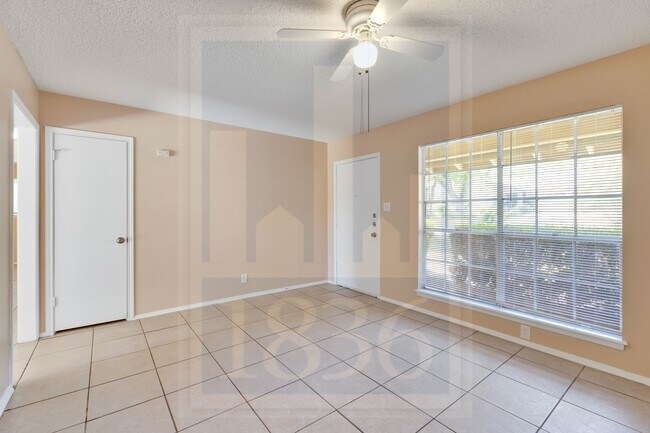 Foto del edificio - 8701 Clarewood Dr