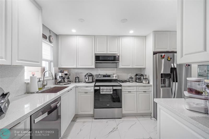 Foto principal - 6650 Royal Palm Blvd
