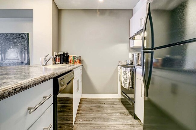 Building Photo - Emerald Hills Apartments