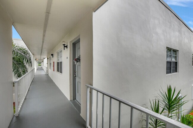 Foto del edificio - 327 Burgundy G