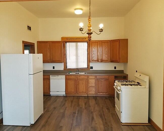 Building Photo - 11 W Front St