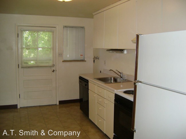Building Photo - 1410 S Ash St