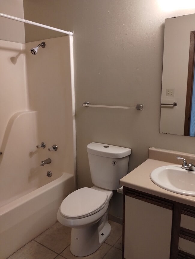 Building Photo - 466 Cedarview Ct