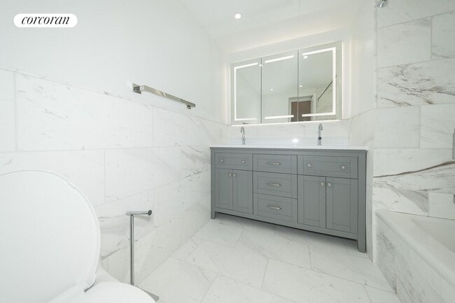 Foto del edificio - 721-725 5th Ave