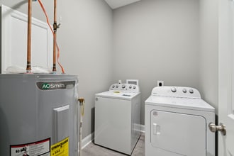 Building Photo - 5050 Walnut St