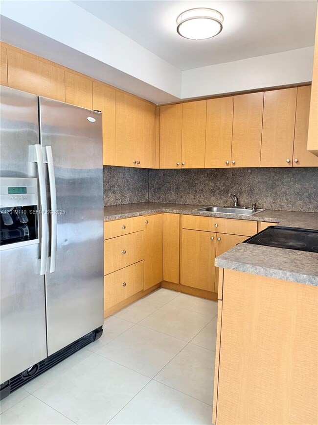 Foto del edificio - 671 W 80th St