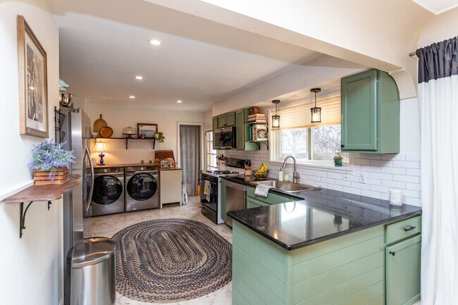 Foto del edificio - Charming Westside 3-Bed, 2-Bath Ranch-Styl...