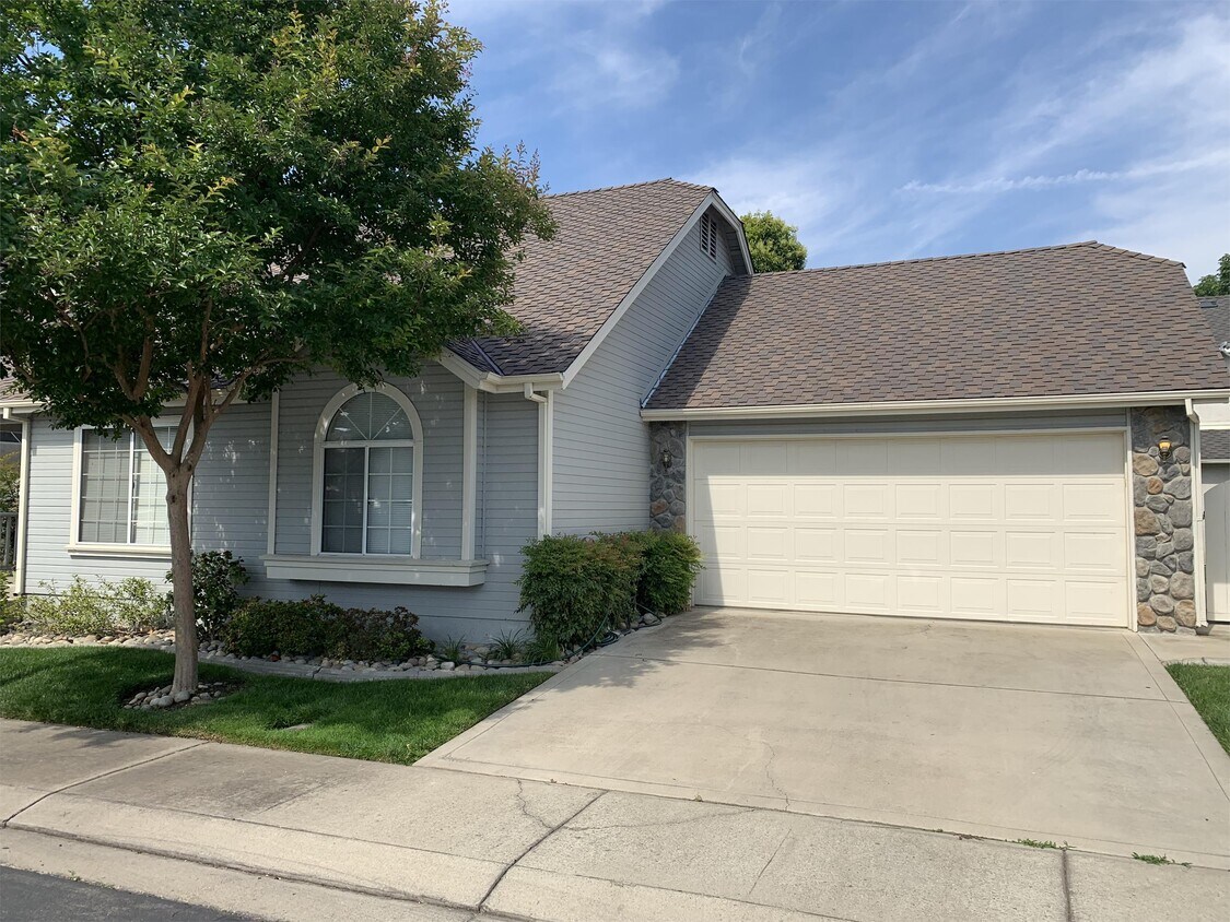 Foto principal - 1921 Hearthstone Ln