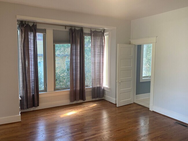 Foto del edificio - Vanderbilt Place - Wonderful Location 3 bedrooms/3 1/2 baths