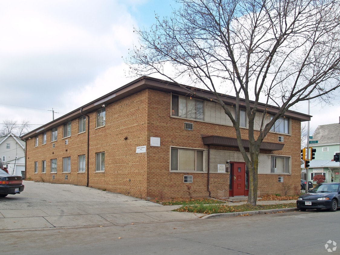 Primary Photo - 2103 S 71st St