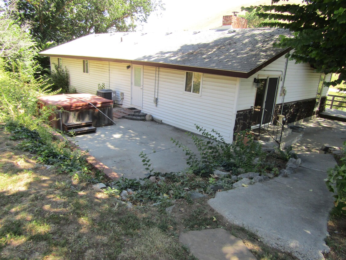 Primary Photo - 12096 ID-21