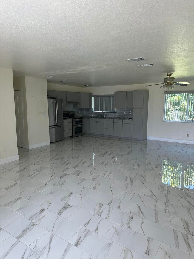 Foto del edificio - 1592 SE Burning Ct